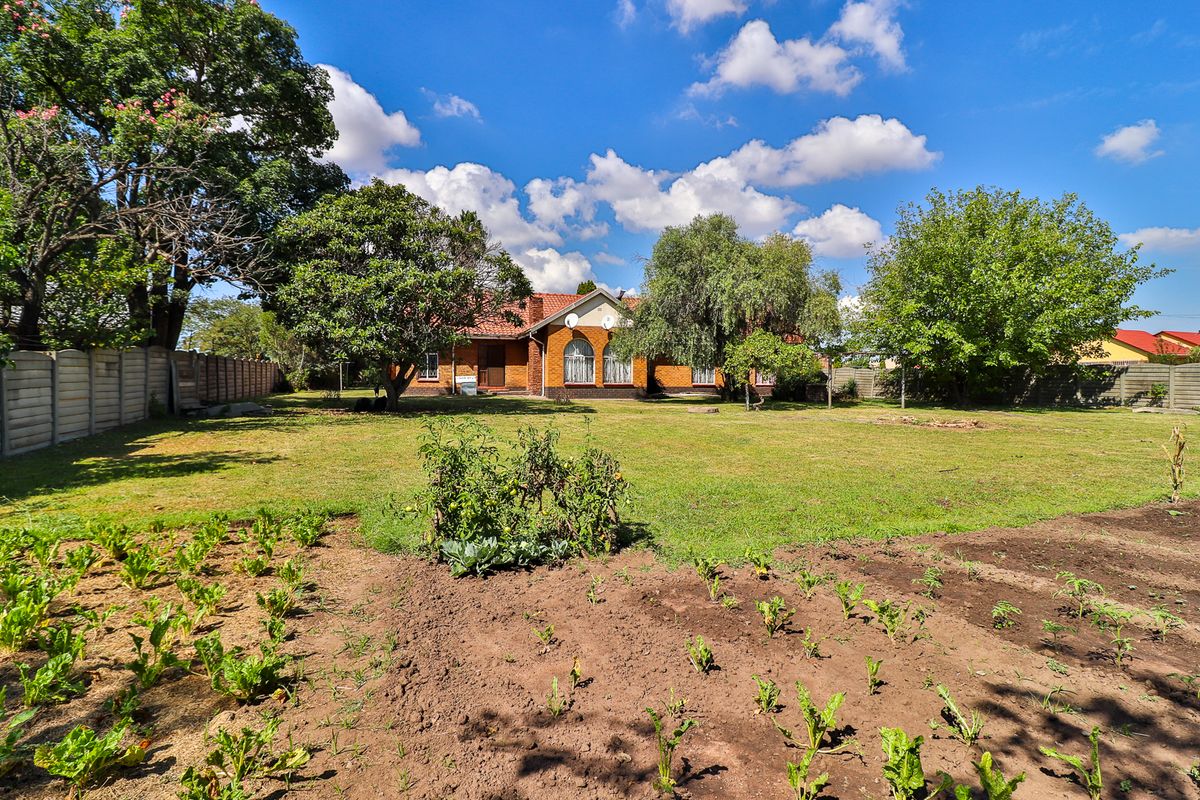 Family home with a massive garden — the perfect place to grow, relax, and make memories 🏡✨ - Photo 2