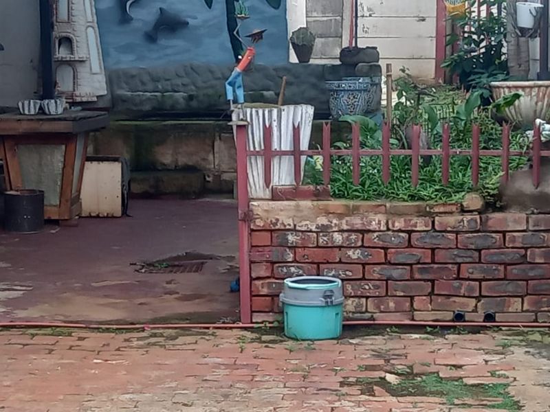 "Spacious 3-bedroom house in Danville, Pretoria West, with modern finishes and a beautiful garden." - Photo 6