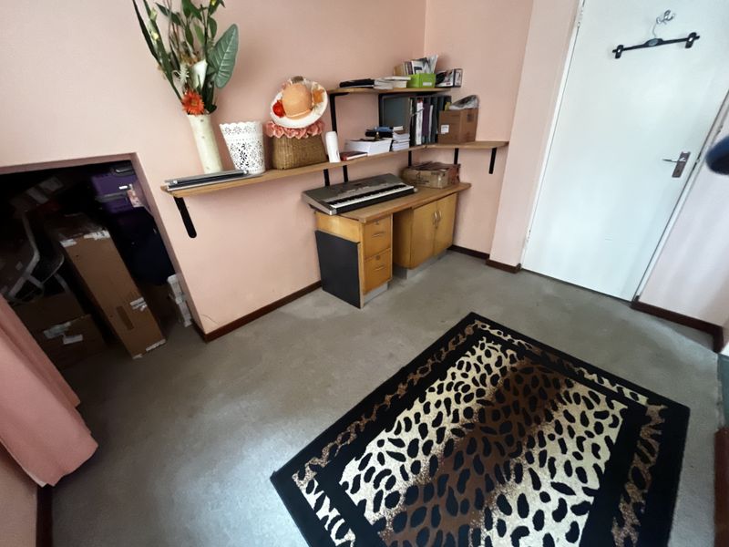 Immaculate Family Residence in Sought-After Montrose 🌟 - Photo 4