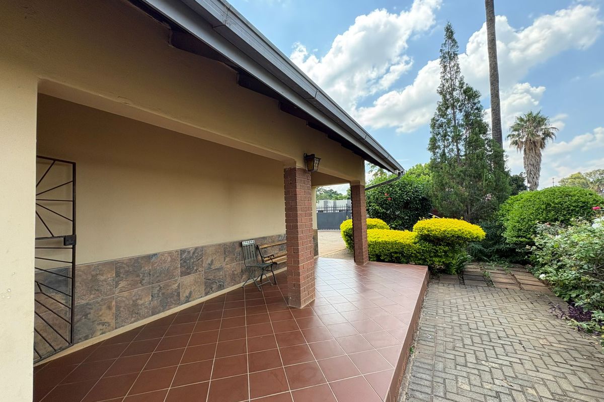 Spacious Family Home with Great Potential - Photo 2