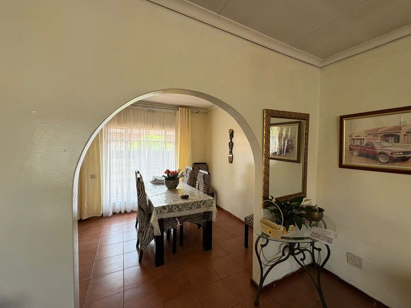 Spacious Family Home with Great Potential - Photo 5