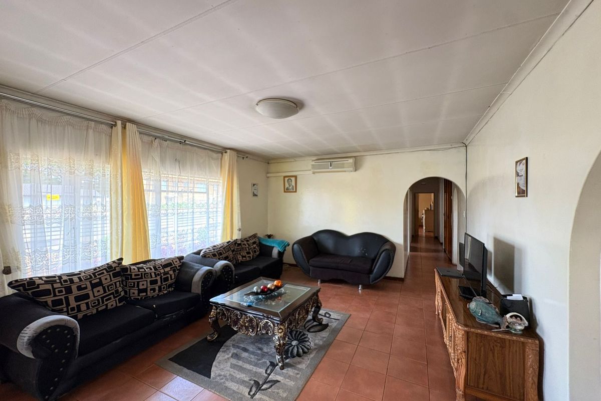 Spacious Family Home with Great Potential - Photo 4