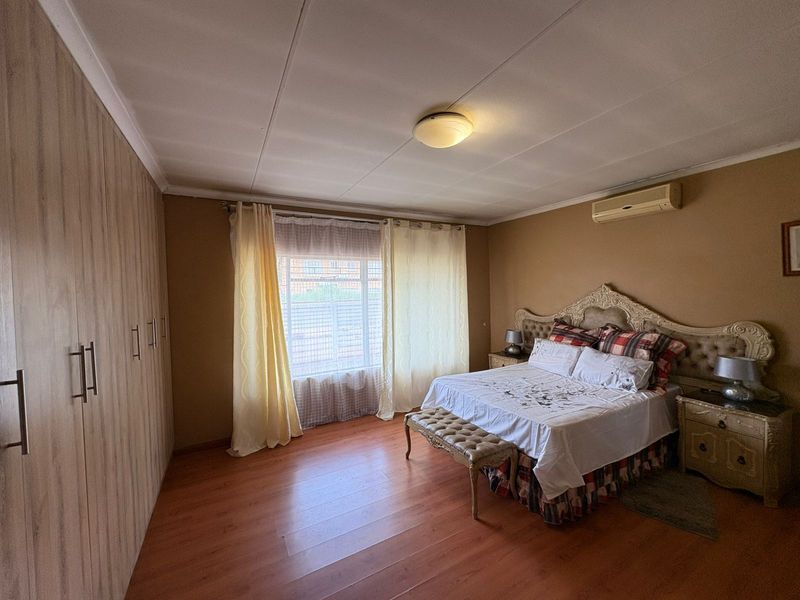 Spacious Family Home with Great Potential - Photo 10