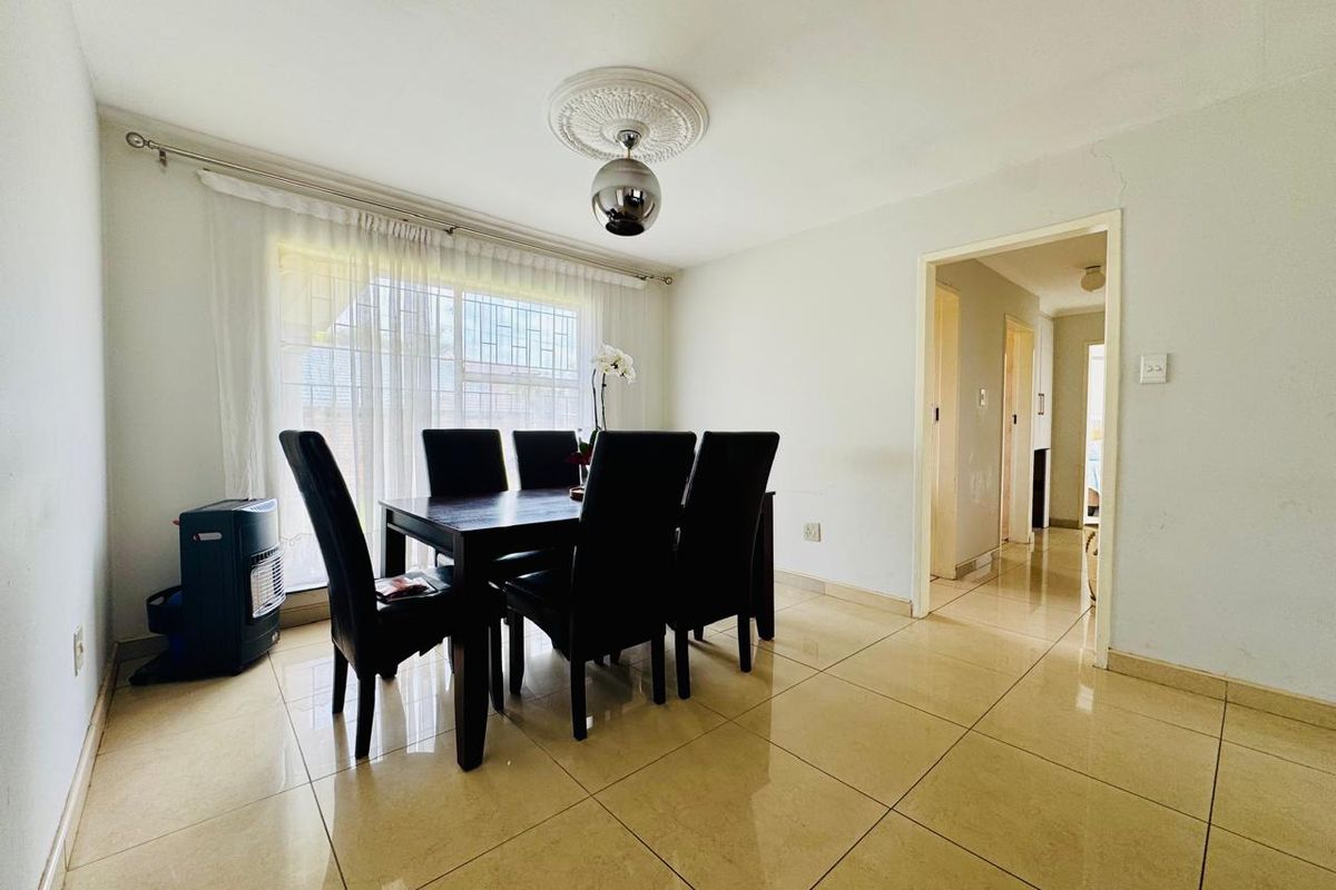 Secure Estate Living Within Walking Distance of the Main Shopping Centre - Photo 4
