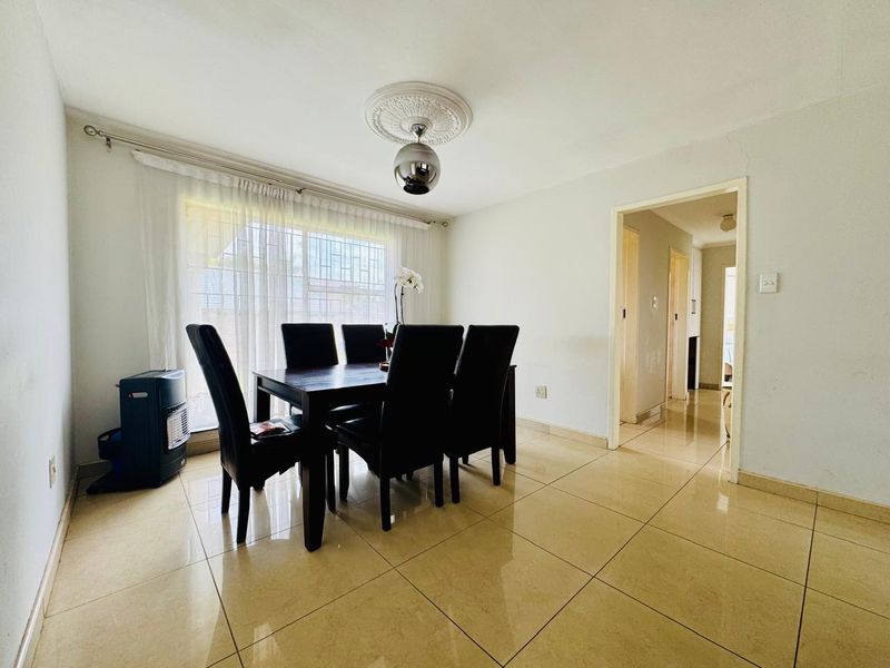 Secure Estate Living Within Walking Distance of the Main Shopping Centre - Photo 4