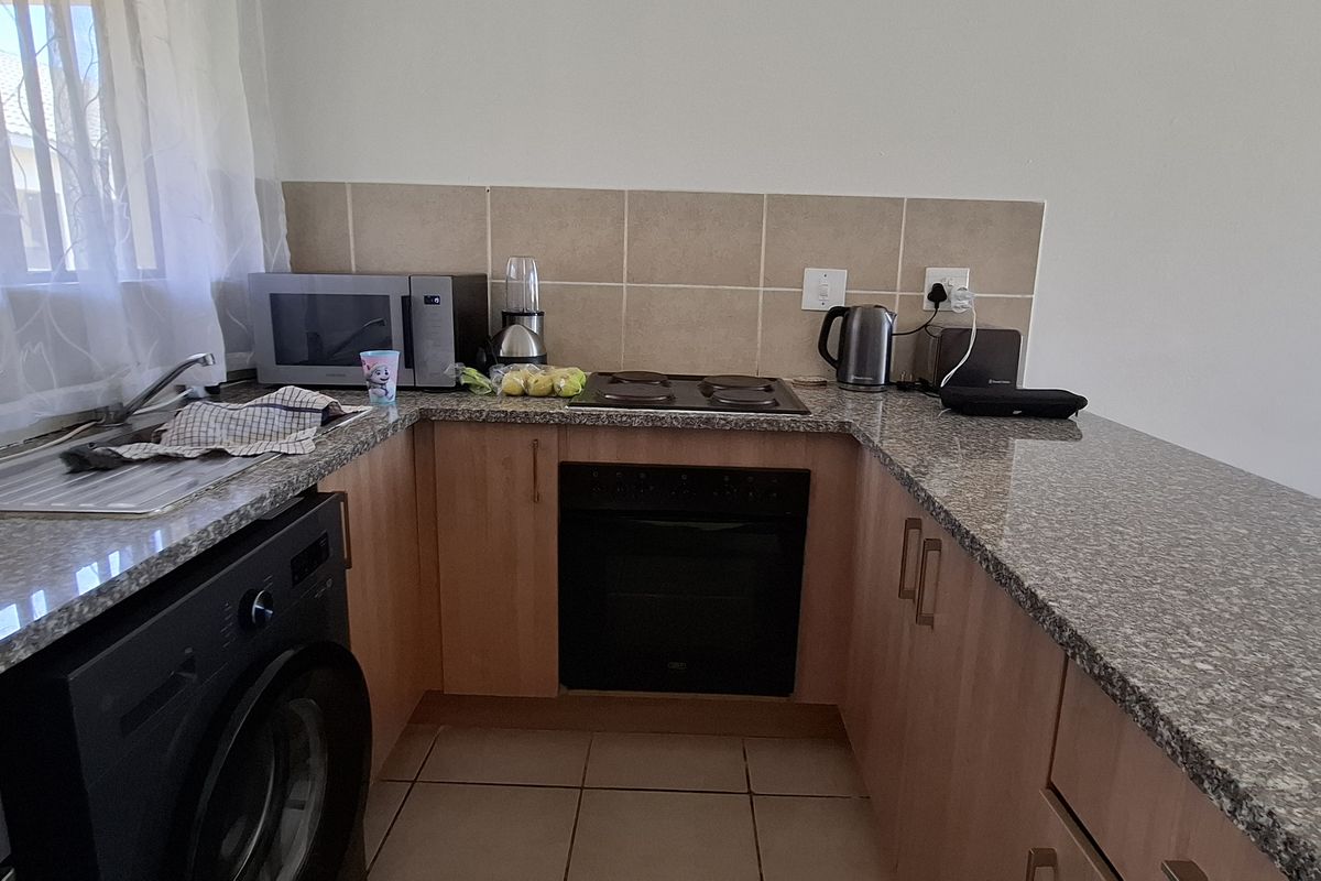 Very neat first floor apartment in sought-after complex - Photo 5