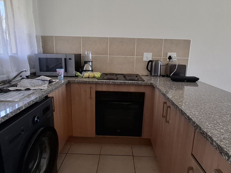 Very neat first floor apartment in sought-after complex - Photo 5