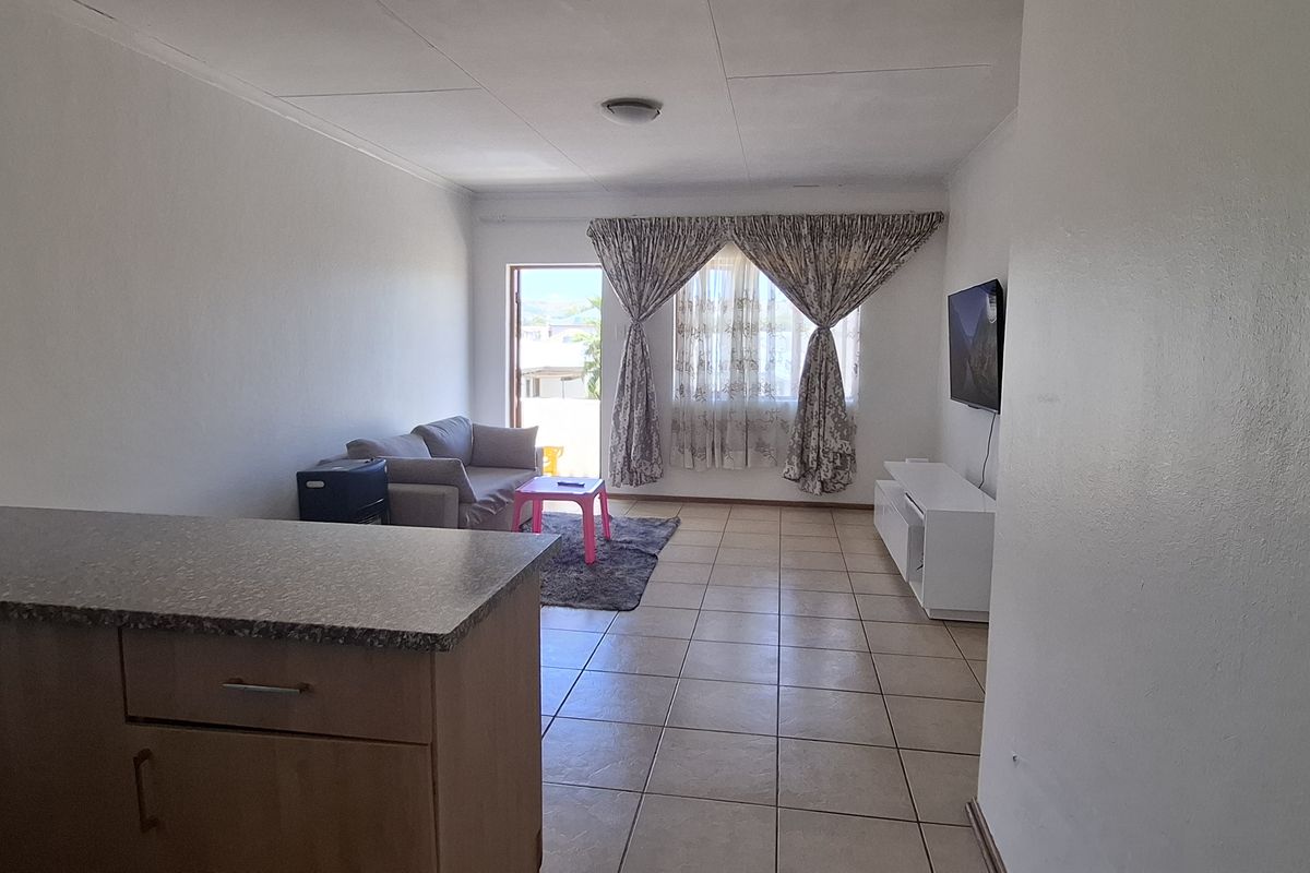 Very neat first floor apartment in sought-after complex - Photo 2