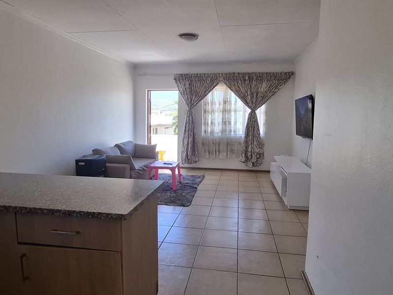 Very neat first floor apartment in sought-after complex - Photo 2