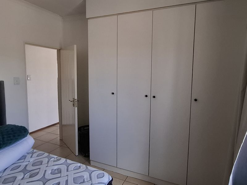 Very neat first floor apartment in sought-after complex - Photo 9