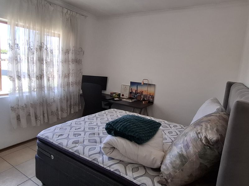 Very neat first floor apartment in sought-after complex - Photo 8