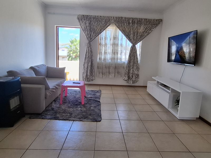 Very neat first floor apartment in sought-after complex - Photo 3