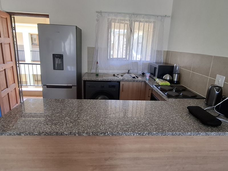 Very neat first floor apartment in sought-after complex - Photo 4