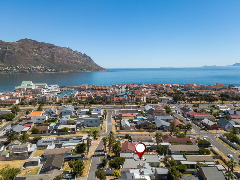 Comfort, Class, Coastal Living! - Photo 2