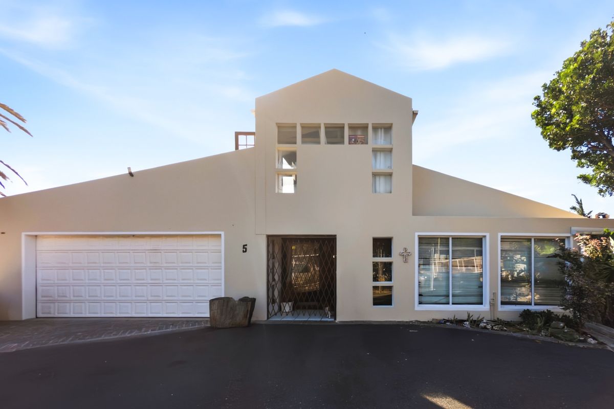 Comfort, Class, Coastal Living! - Photo 3