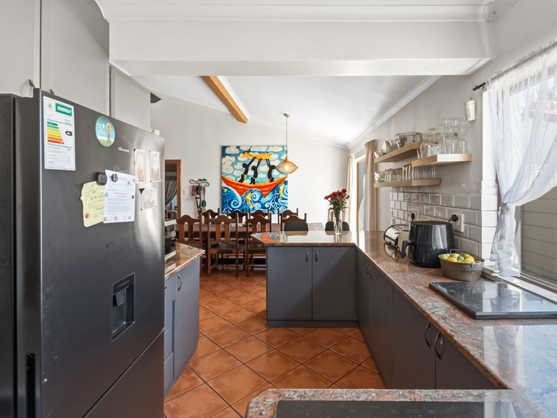 Comfort, Class, Coastal Living! - Photo 7