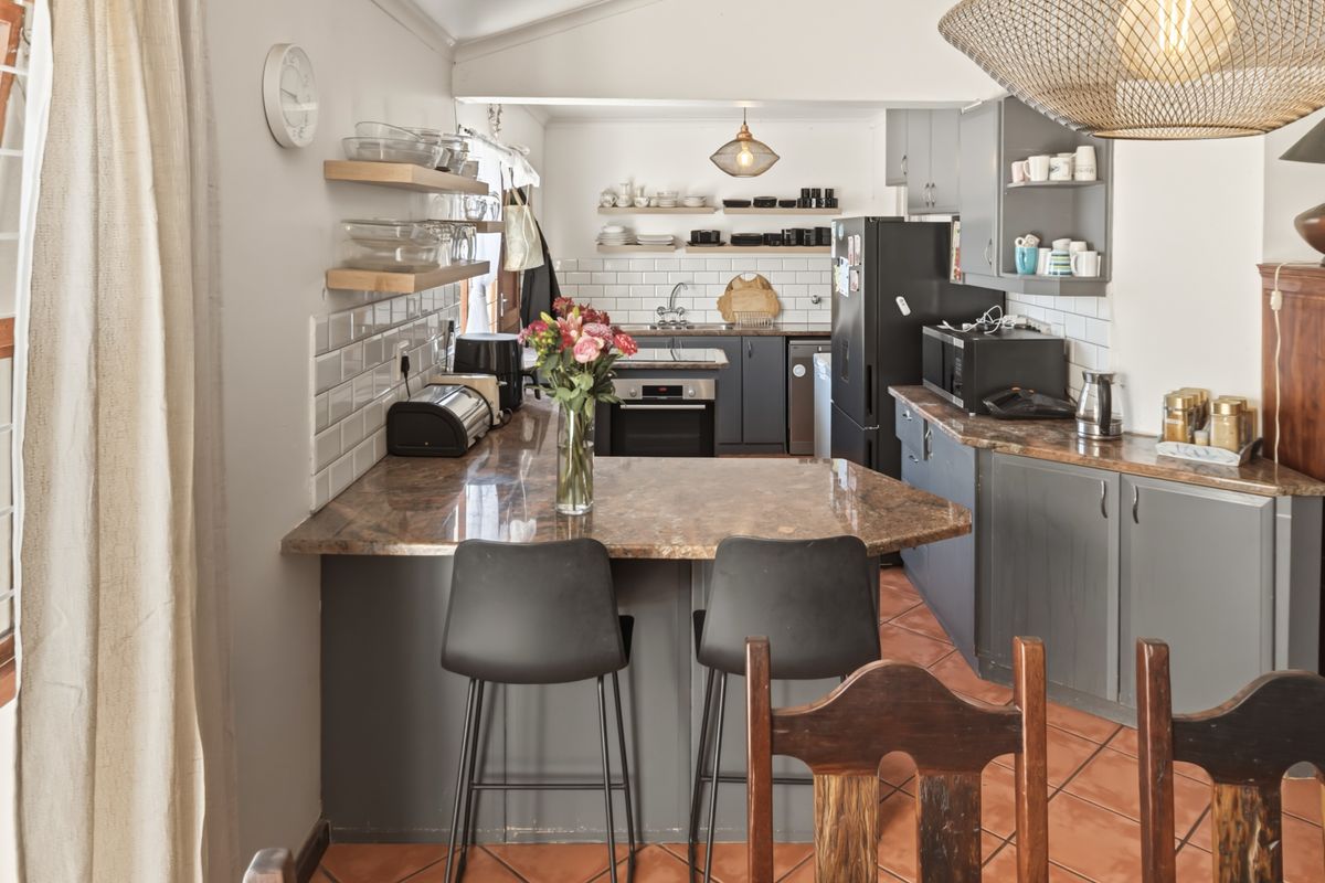 Comfort, Class, Coastal Living! - Photo 5