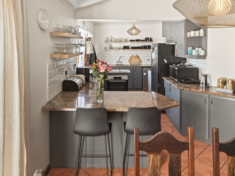 Comfort, Class, Coastal Living! - Photo 5