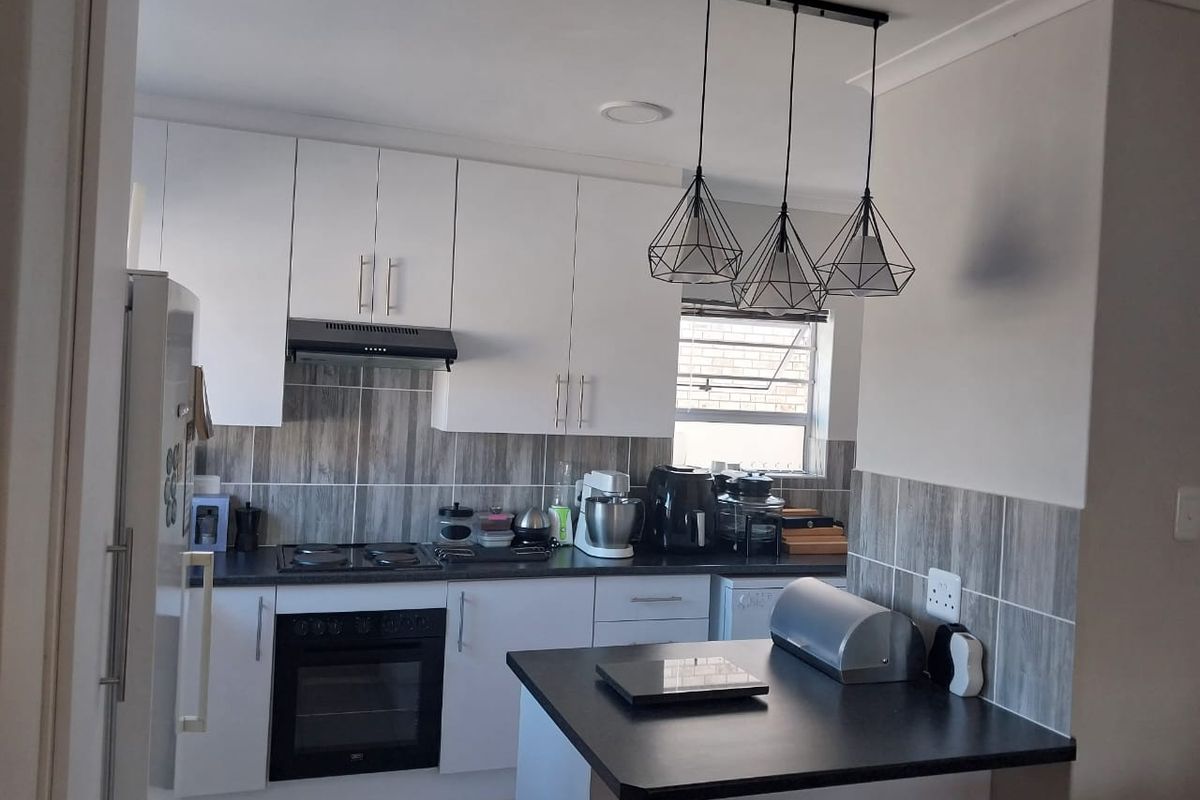 Perfect Starter or investment Townhouse in prestigious Lorraine - Photo 2