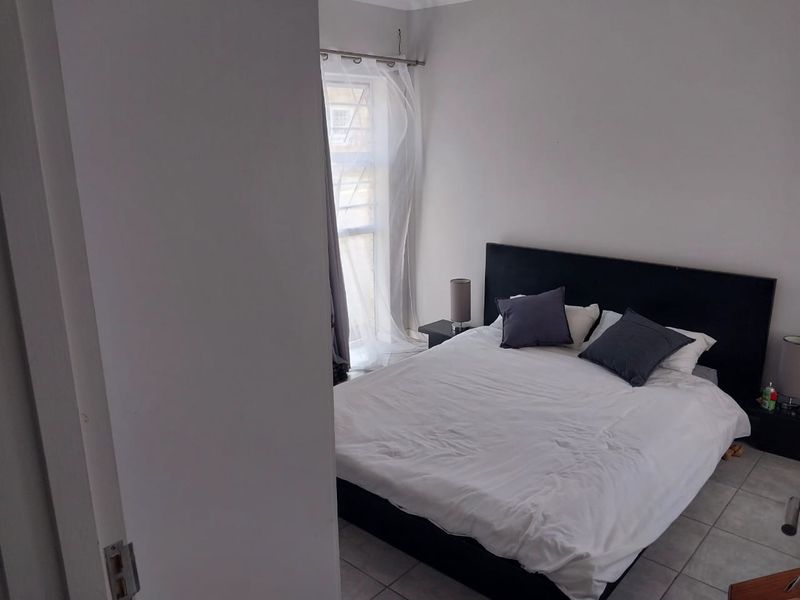 Perfect Starter or investment Townhouse in prestigious Lorraine - Photo 8