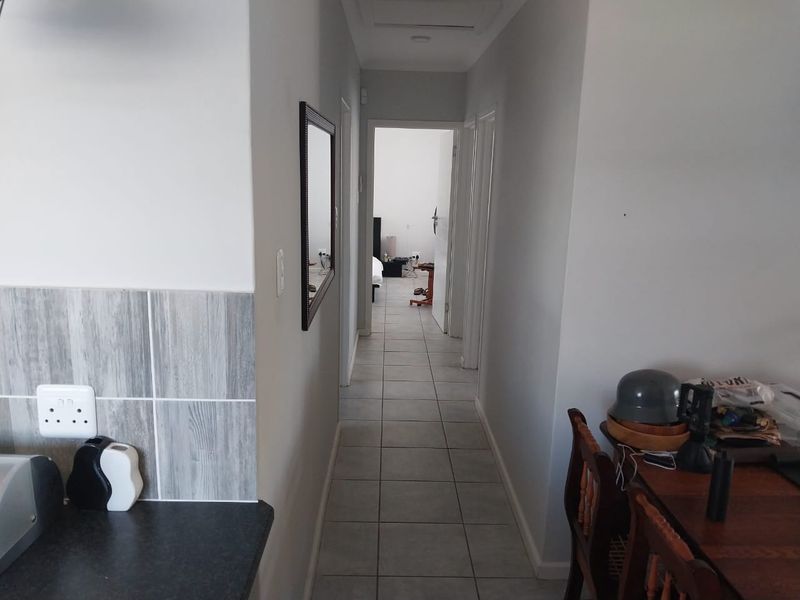 Perfect Starter or investment Townhouse in prestigious Lorraine - Photo 7