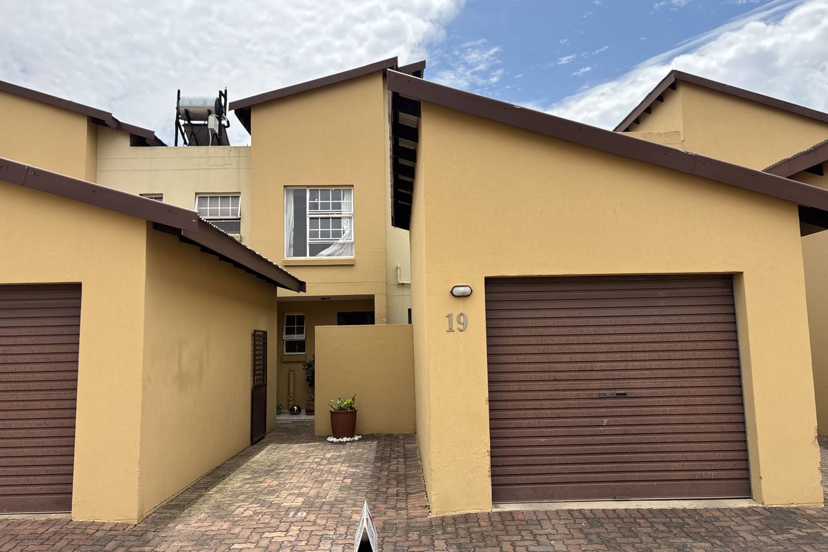 Modern, Private 3-Bedroom Townhouse in Villa Avante – Prime Rynfield Location - Photo 2