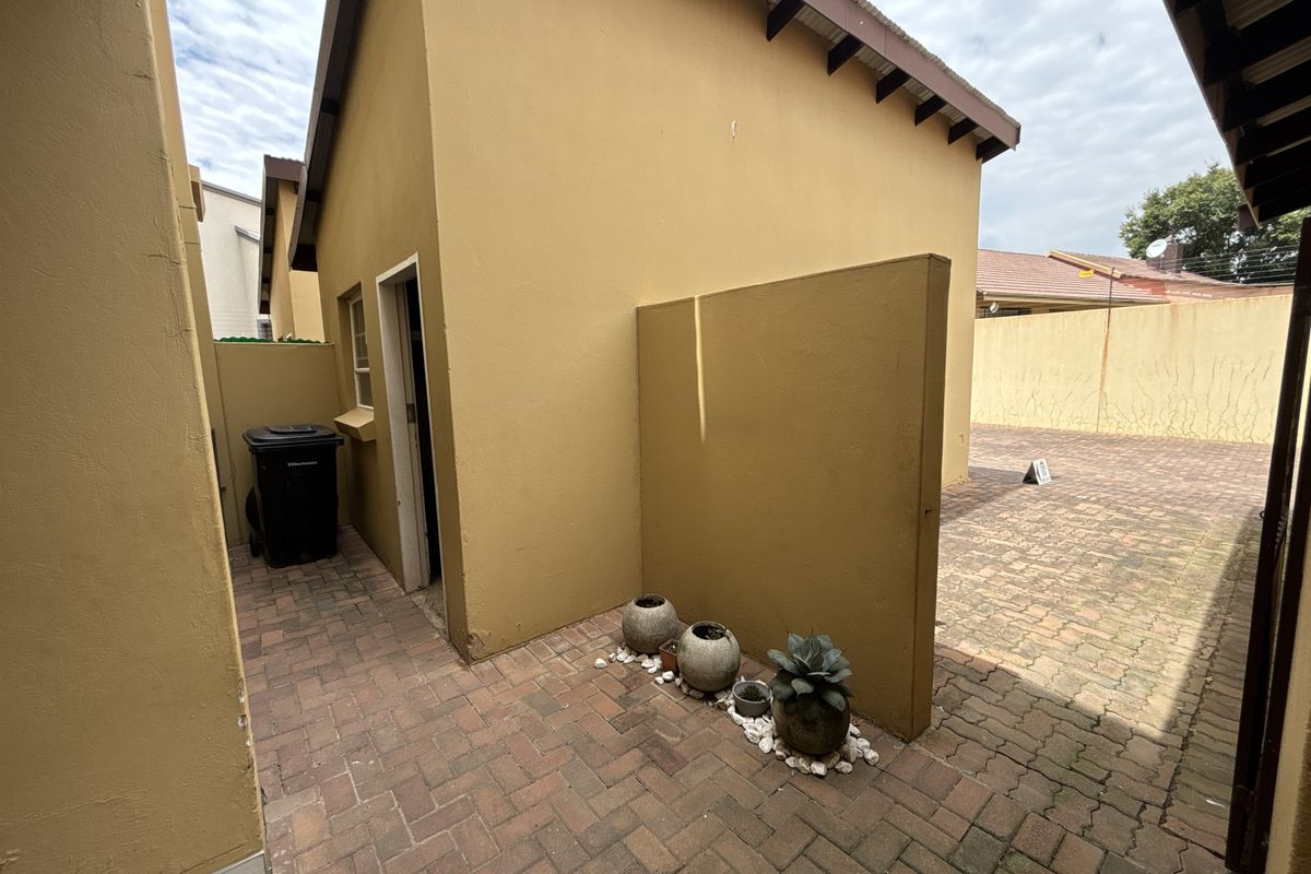 Modern, Private 3-Bedroom Townhouse in Villa Avante – Prime Rynfield Location - Photo 4