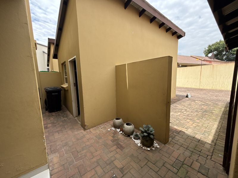 Modern, Private 3-Bedroom Townhouse in Villa Avante – Prime Rynfield Location - Photo 4