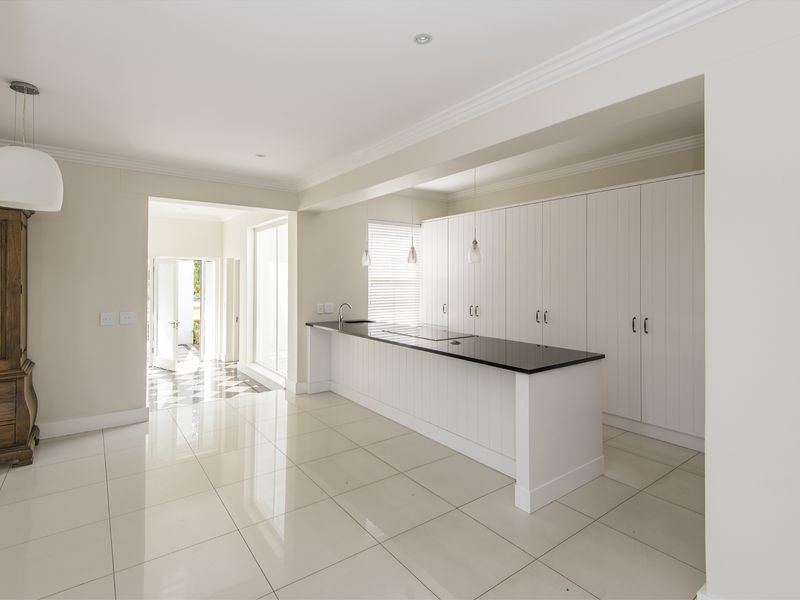 Sun-Drenched Sophisticated Four-Bedroom Home - Photo 8