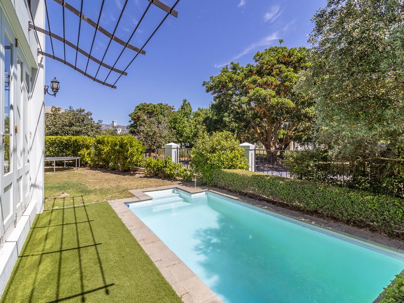 Sun-Drenched Sophisticated Four-Bedroom Home - Photo 6