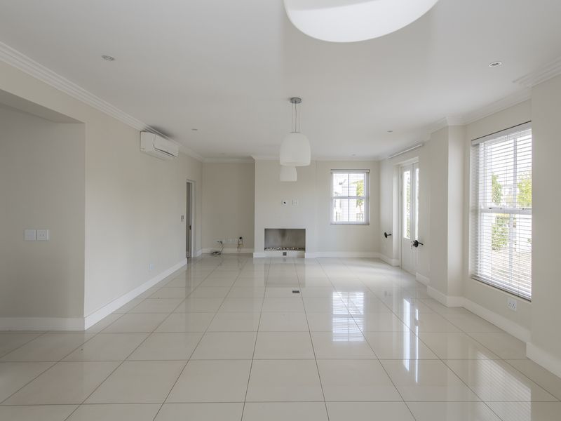 Sun-Drenched Sophisticated Four-Bedroom Home - Photo 7