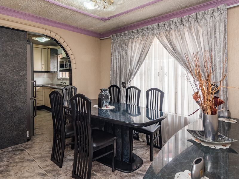 Your Dream Home Is Waiting In The Heart of Protea Glen Phase 1 - Photo 3