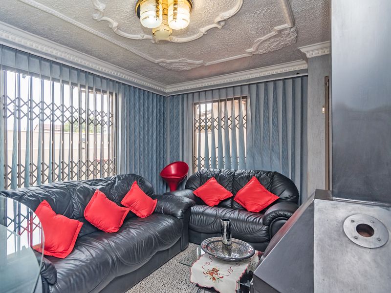 Your Dream Home Is Waiting In The Heart of Protea Glen Phase 1 - Photo 4