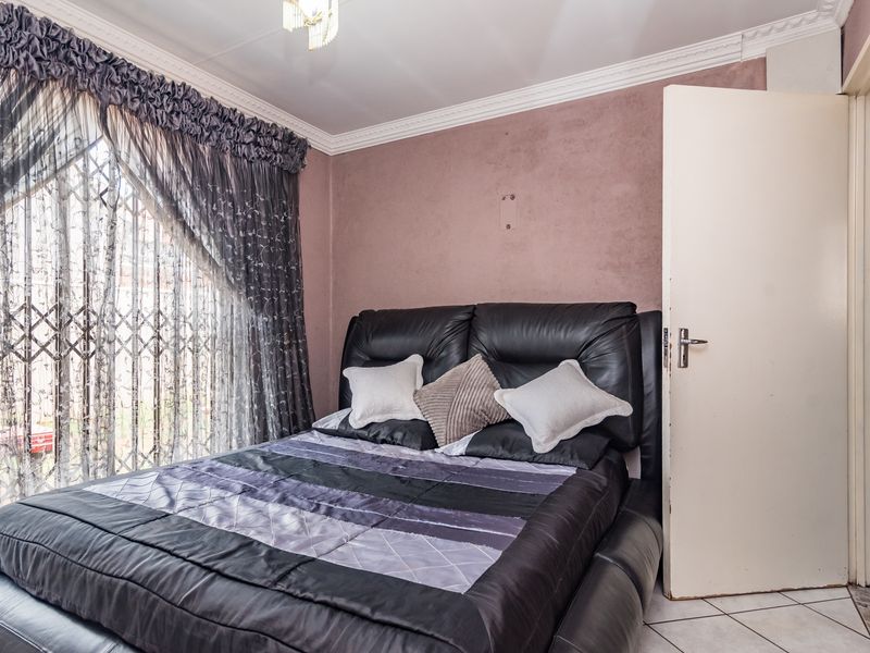 Your Dream Home Is Waiting In The Heart of Protea Glen Phase 1 - Photo 7