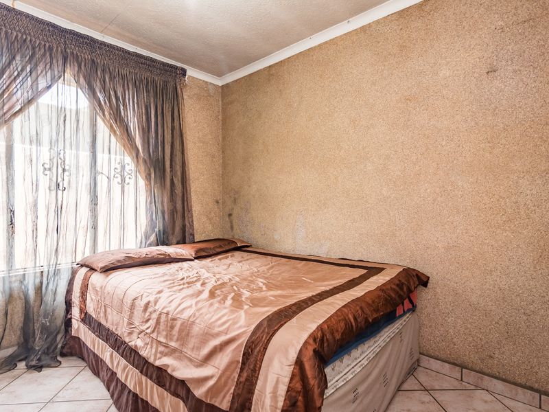 Your Dream Home Is Waiting In The Heart of Protea Glen Phase 1 - Photo 6