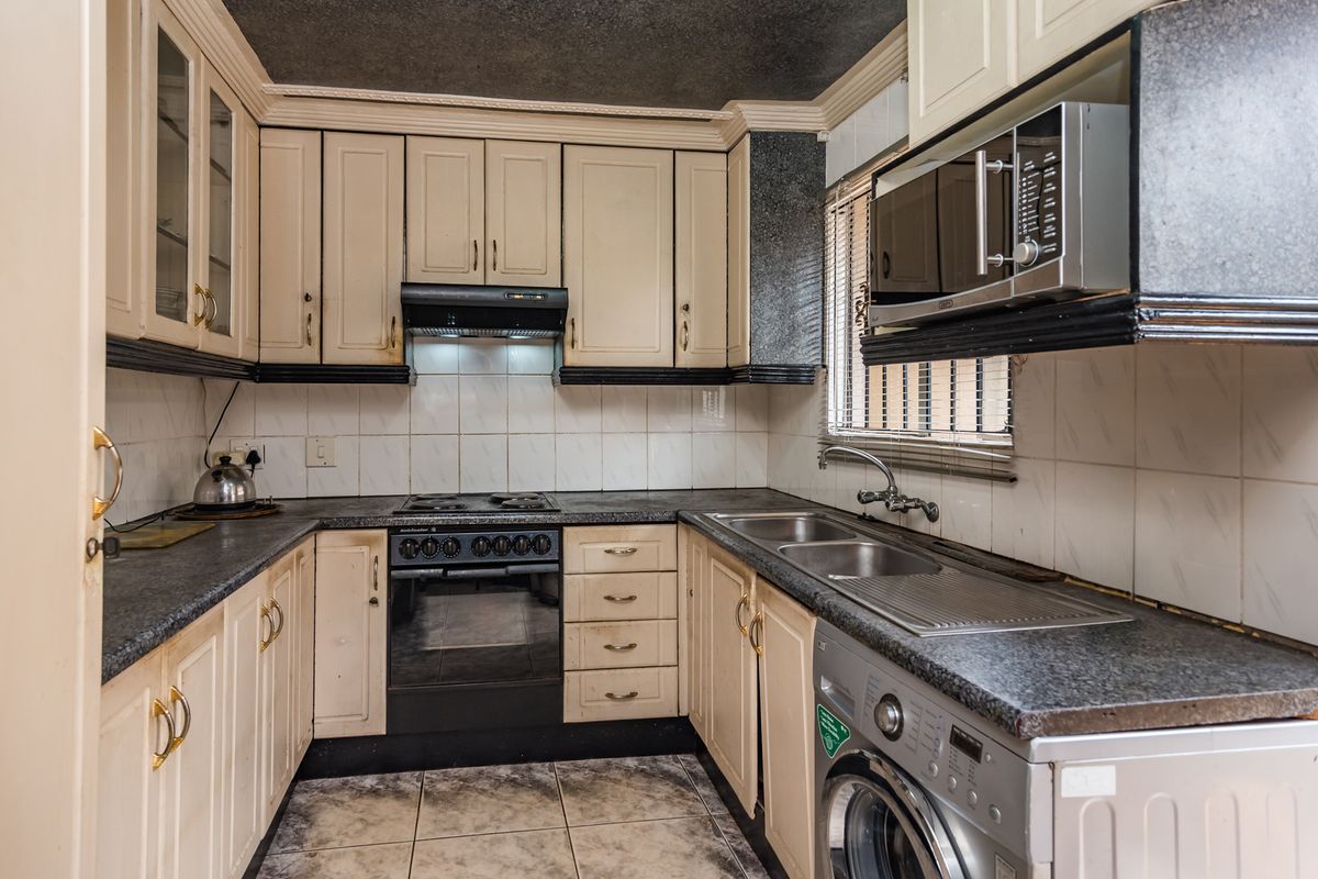 Your Dream Home Is Waiting In The Heart of Protea Glen Phase 1 - Photo 2