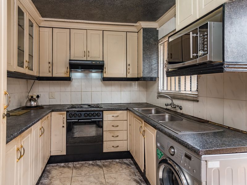 Your Dream Home Is Waiting In The Heart of Protea Glen Phase 1 - Photo 2