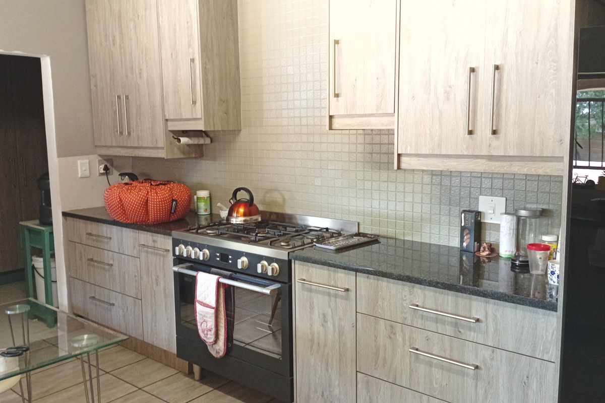 Spacious Family Living with Exceptional Versatility and Entertaining Charm - Photo 2