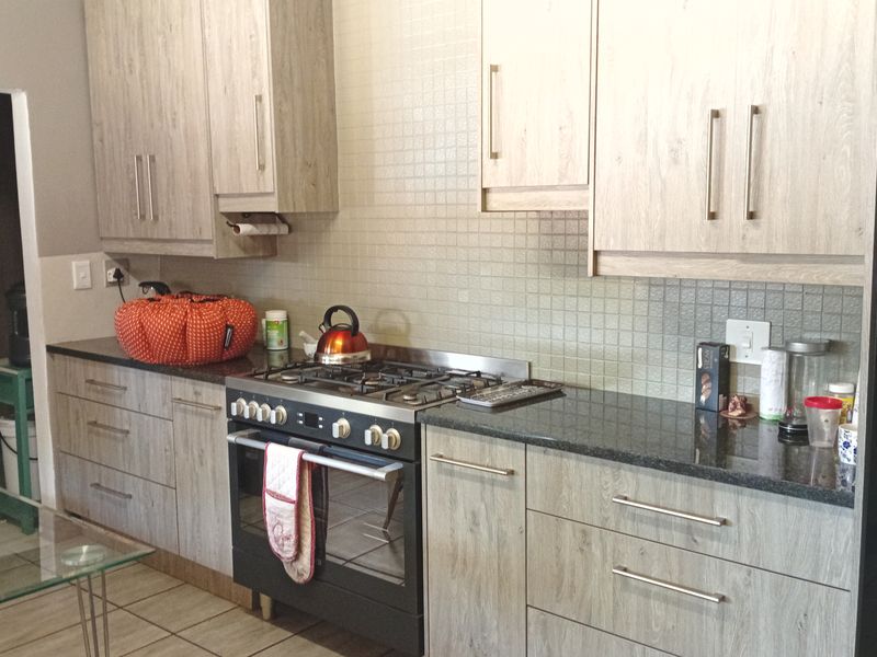 Spacious Family Living with Exceptional Versatility and Entertaining Charm - Photo 2