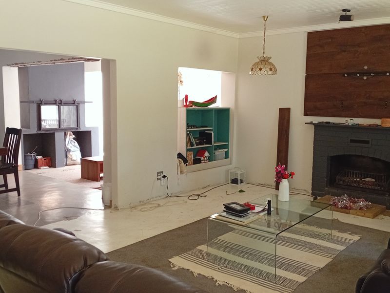 Spacious Family Living with Exceptional Versatility and Entertaining Charm - Photo 10