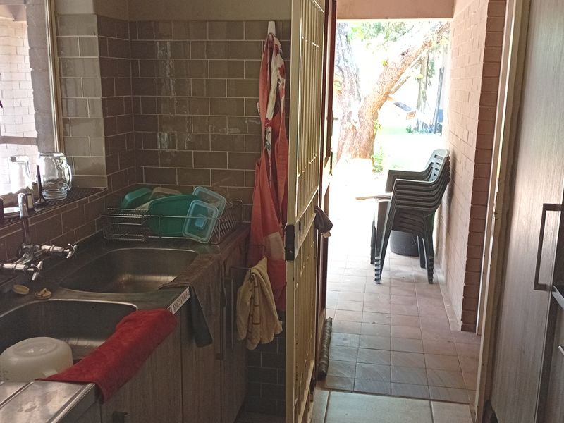 Spacious Family Living with Exceptional Versatility and Entertaining Charm - Photo 8