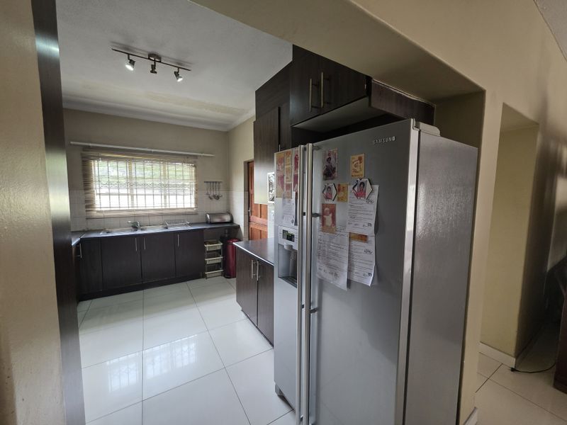 Modern Security Estate Living with Balconies, Built-in Braai & Airconditioning Throughout - Photo 7