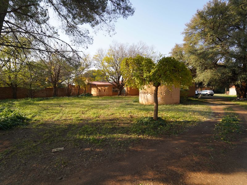 4.28 Ha Property zoned for general trade and hardware - Photo 3