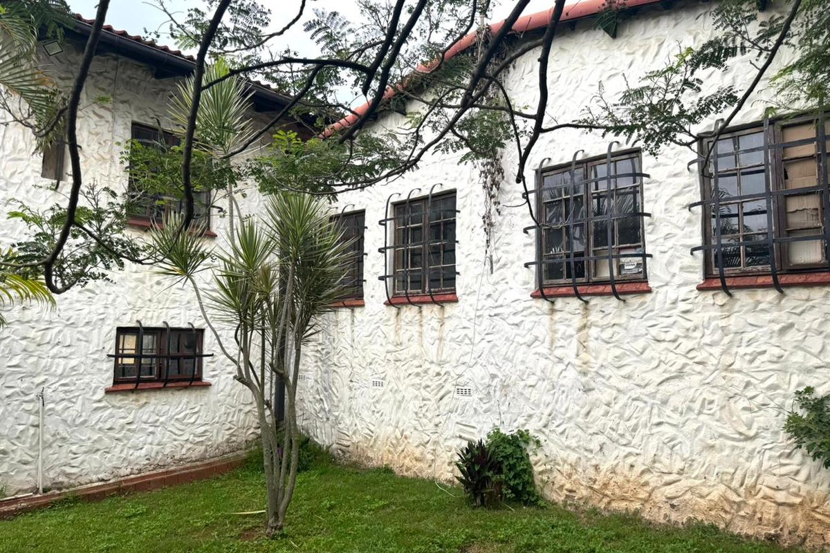 Spanish style house in Umkomaas - Photo 4