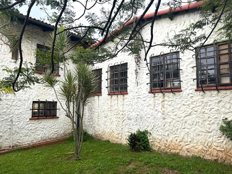 Spanish style house in Umkomaas - Photo 4