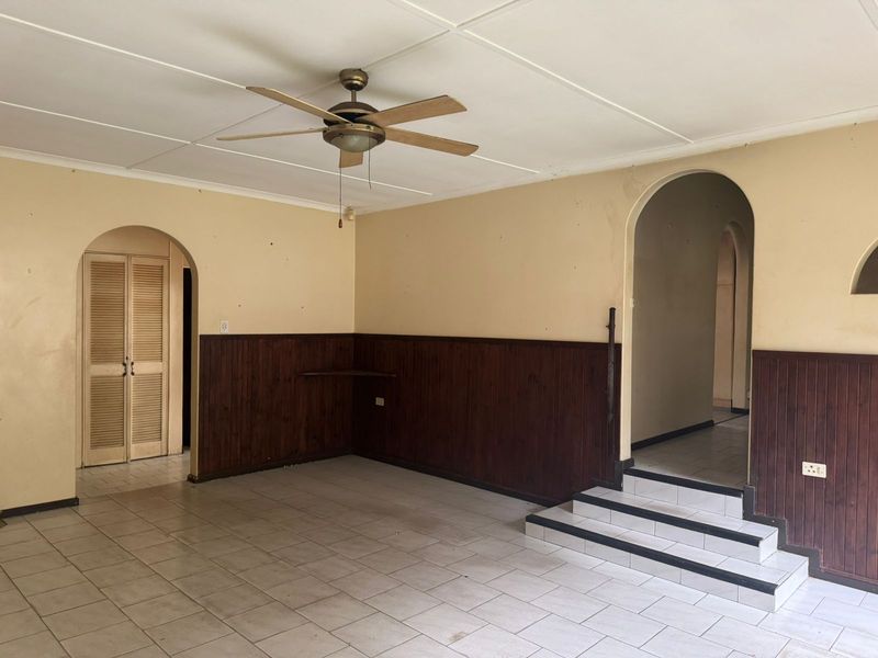 Spanish style house in Umkomaas - Photo 8