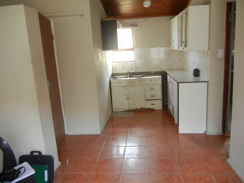 Well Priced Property - Photo 10