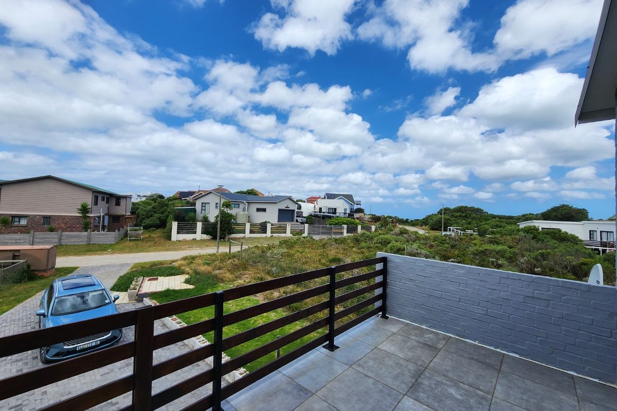 Modern Coastal Living in Paradise Beach - Photo 5