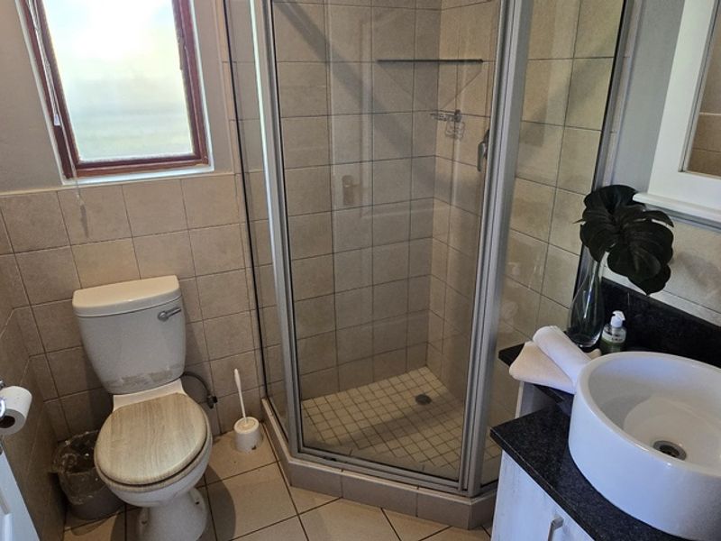 For Sale: Stylish 3-Bedroom Unit in Greenway Woods - Photo 10