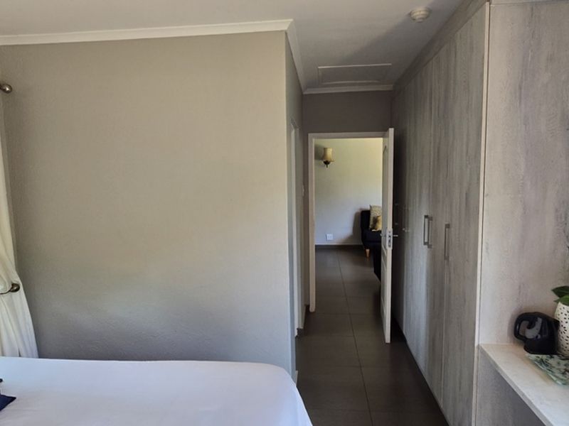 For Sale: Stylish 3-Bedroom Unit in Greenway Woods - Photo 9